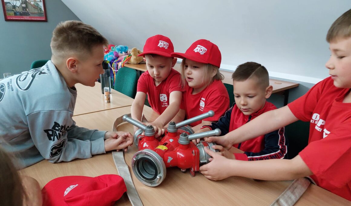 Szkolenie strażackie dla młodzieży – dziś o linii gaśniczej