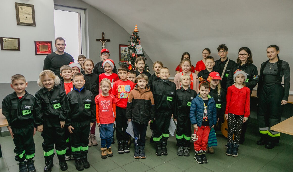 Świąteczna zbiórka z gaśnicą w ręku